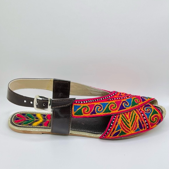 Handmade Embroidered Peshawari Sandal For Women - Picture 2 of 3